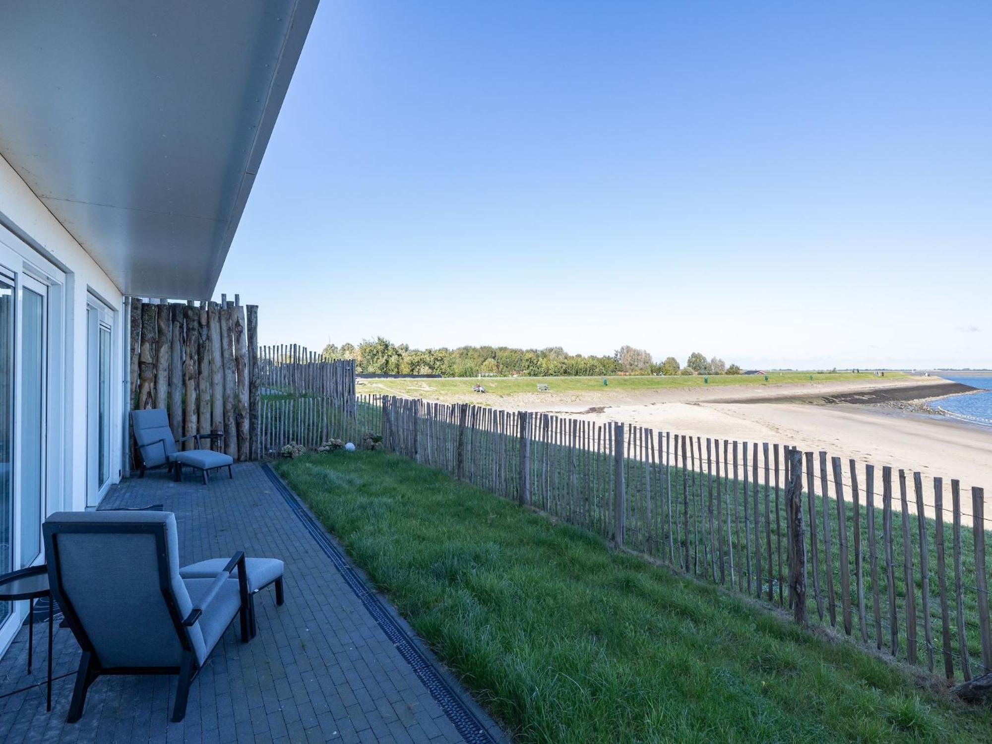 Vakantiehuis Lush With Water Views Sint-Annaland