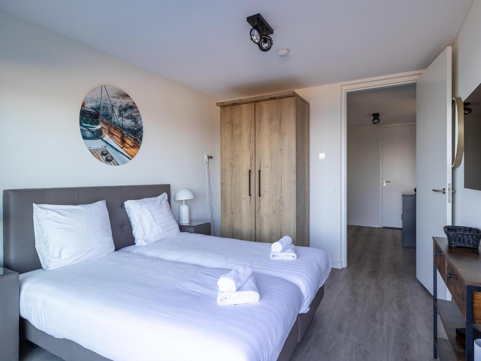 Lush With Water Views Vakantiehuis *