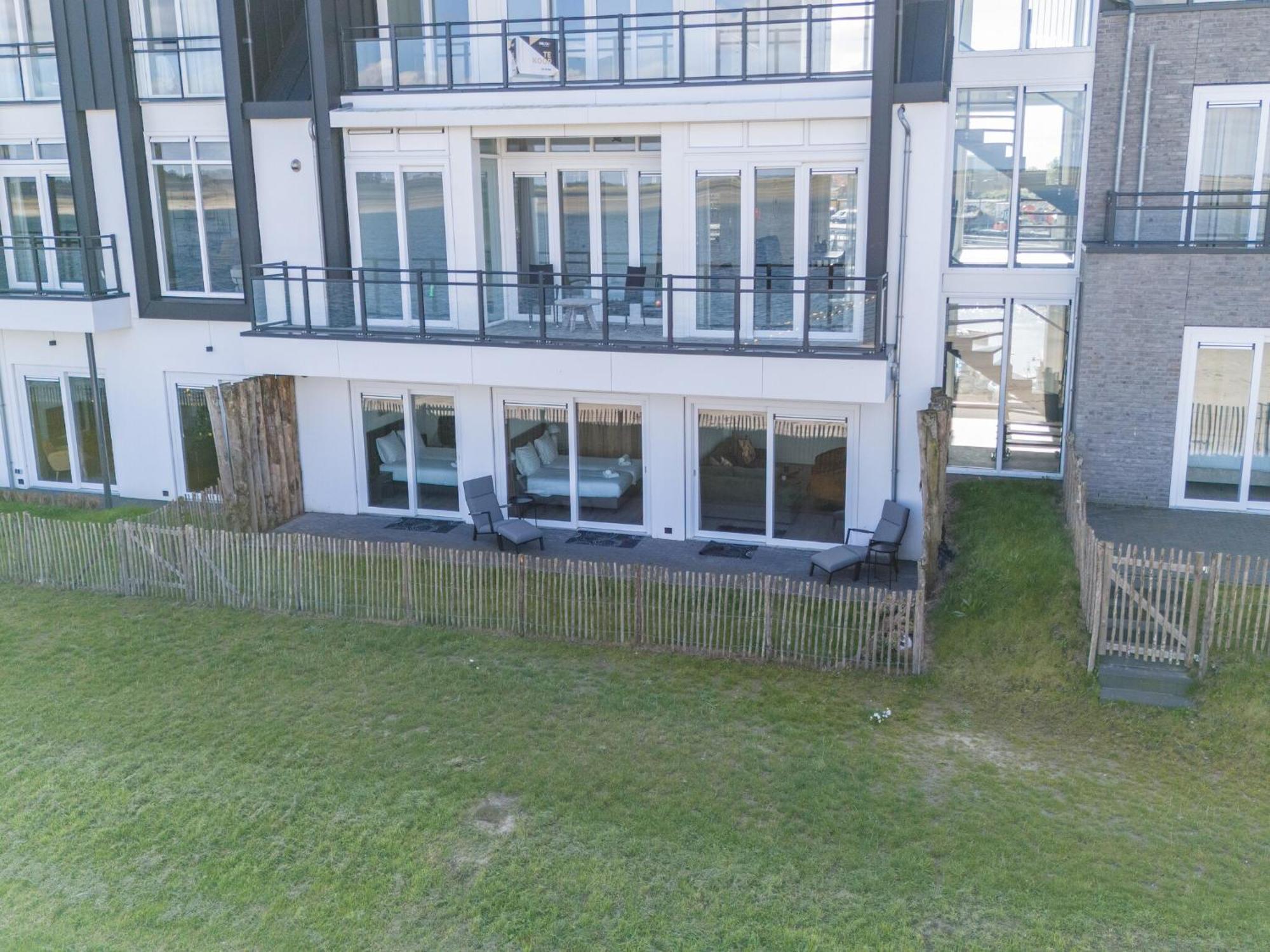 Vakantiehuis Lush With Water Views Sint-Annaland