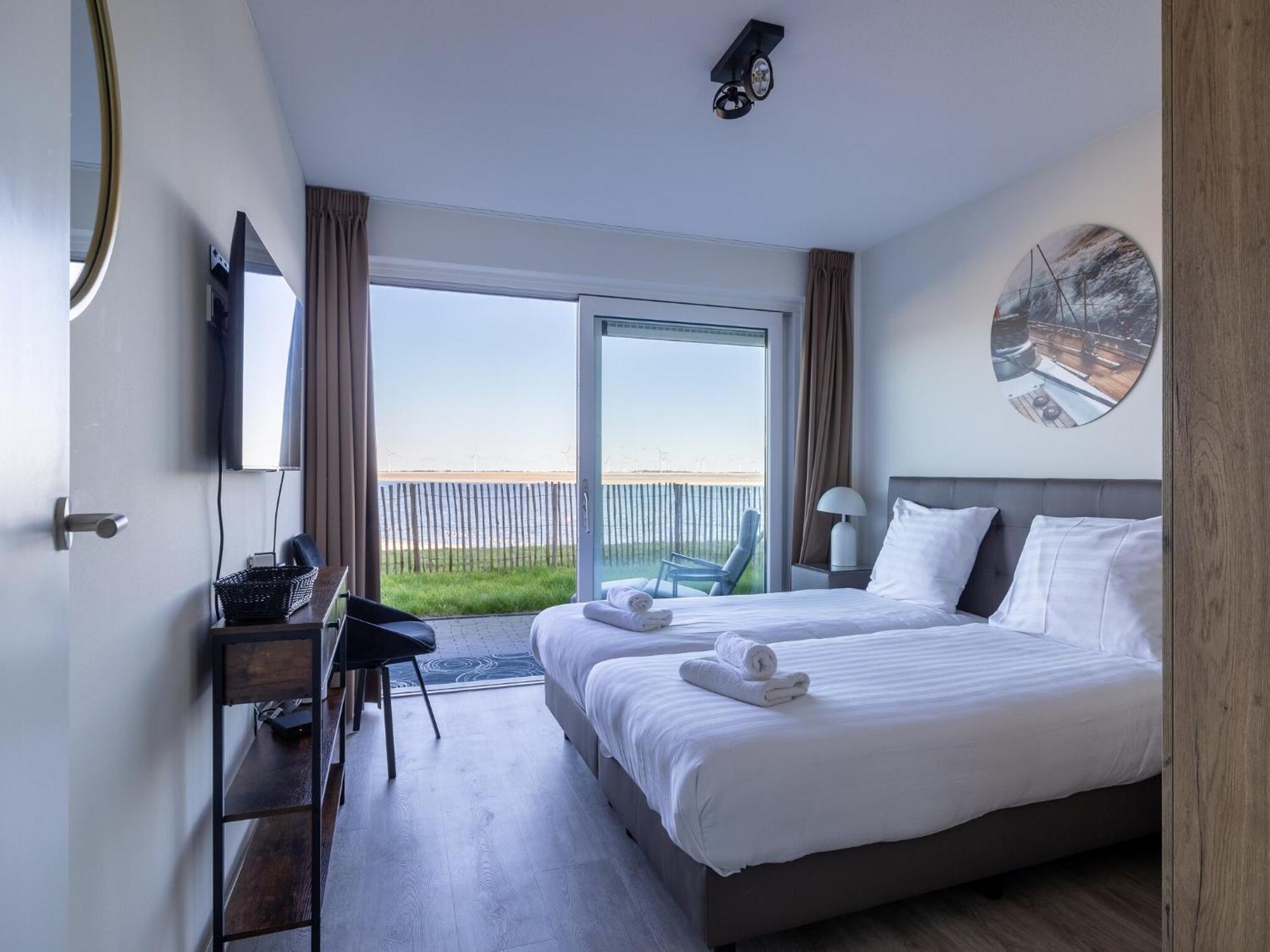 Vakantiehuis Lush With Water Views *